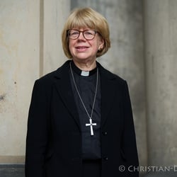 Die zukünftige Erzbischöfin von Canterbury, Sarah Mullally, predigte am 2. November 2025 im Berliner Dom.