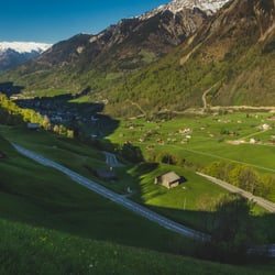 Schatten und Licht über dem Klausenpass, Glarus