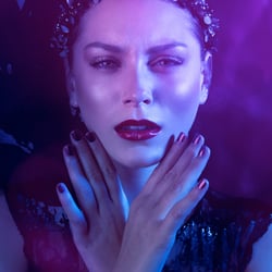 bloodflows  Photographer: Hart Worx / Hartmut Nörenberg  Hair & Make-Up: Lisa Bo  Grooming / Styling: von mir / Musitowski 