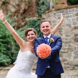 Hochzeitspaar vor dem Schloss in Laubach