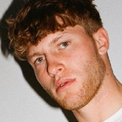 chris-jegl-in-private-studio-14