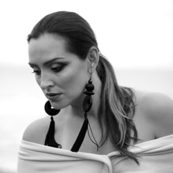 Strand. Die perfekte Frau – stark und sinnlich.
