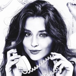 zb-agency-travel-reise-girl-telefon-model-kampagne