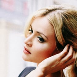 SabrinaGuthier ModelG-1071-finalweb