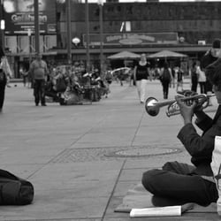Streetphotography in Berlin (Alexanderplatz)
