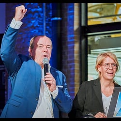 Wolfram Kons, RTL, Köln + Kollegin für die Online-Fragen