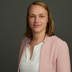 Business Porträt Frau rosa Blazer