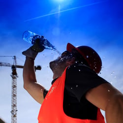 Sonnenschutz auf Baustellen / IG BAU