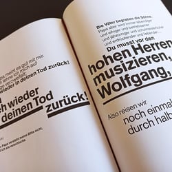 Typografische Inszenierung des Theaterstücks »Mozart bist Du« von Matthias Dix, mit Bildern von Wolf-Dieter Pfennig