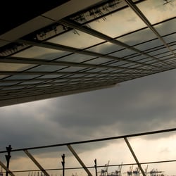 Spiegelungen in der Dämmerung