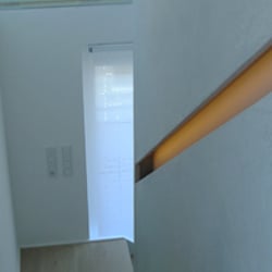 Treppe mit Tritt- und Setzstufen aus Eiche hell geölt