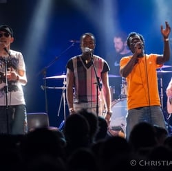 Strom & Wasser feat. The Refugees live im SO36 in Berlin.