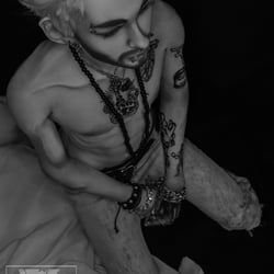 Bill Kaulitz ‚Love who loves you back‘ Shot 2