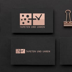 Logo für Tapeten und Uhren GbR