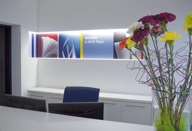 Wandgestaltung des Empfangsbereichs der Firma Voith Paper