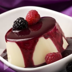 Panna Cotta mit Waldfrüchten
