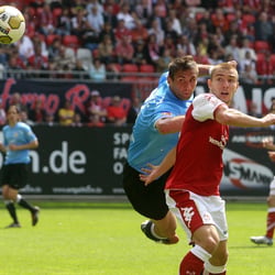 Flugball – Erik Jendrisek, 1. FC Kaiserslautern (rechts)