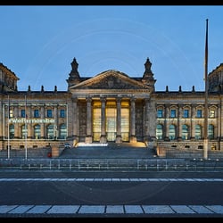 #WeRemember-Projektionen auf die Fassade des Reichstagsgebäudes (+ 3D Buchstaben), 22.01.2022