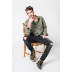 Sedcard Shooting Model KR Hamburg Sitzen
