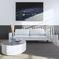 Interior – Wohnraum m. Wandvertäfelung – Seitenansicht