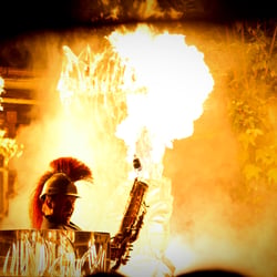 Spiel mit dem Feuer – Menschen