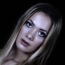 Model Carla, Visa Carina