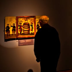 Staunend im Museum
