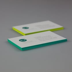 Die Rückseite der Visitenkarten, mit farbigem Blattschnitt.