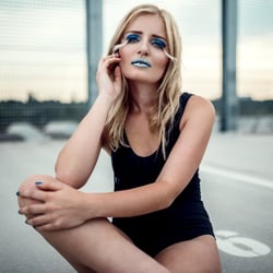 Model: Kathlien Esselmann Fotograf: Simon Rüthschilling