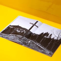 Der Paillettenknopf über dem Felsenmeer, Buch des Berliner Fotografen Chris Neumann