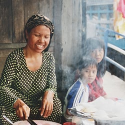 Vietnam FrauKocht Bild008 Neg.Nr.N8