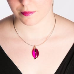 Kette am Model