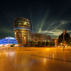 der neue blaue Bock bei Nacht – eine Vision für Magdeburg
