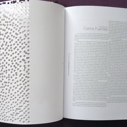 mit Locher bearbeitete Seite für New Yorker Kunstmagazin „>TRANS“