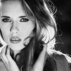 Alexandra Maxi Dudzinski in „Down in the Grove“ (Black & White Edition)