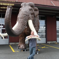 Das 4-Meter-Mammut und sein Schöpfer