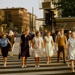 Passanten am Kurfürstendamm in Berlin, 1961