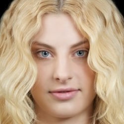 Anna by IMM Europe, Haare & Make Up Julia Heiermann by Liga West, Styling Julie Bouton
