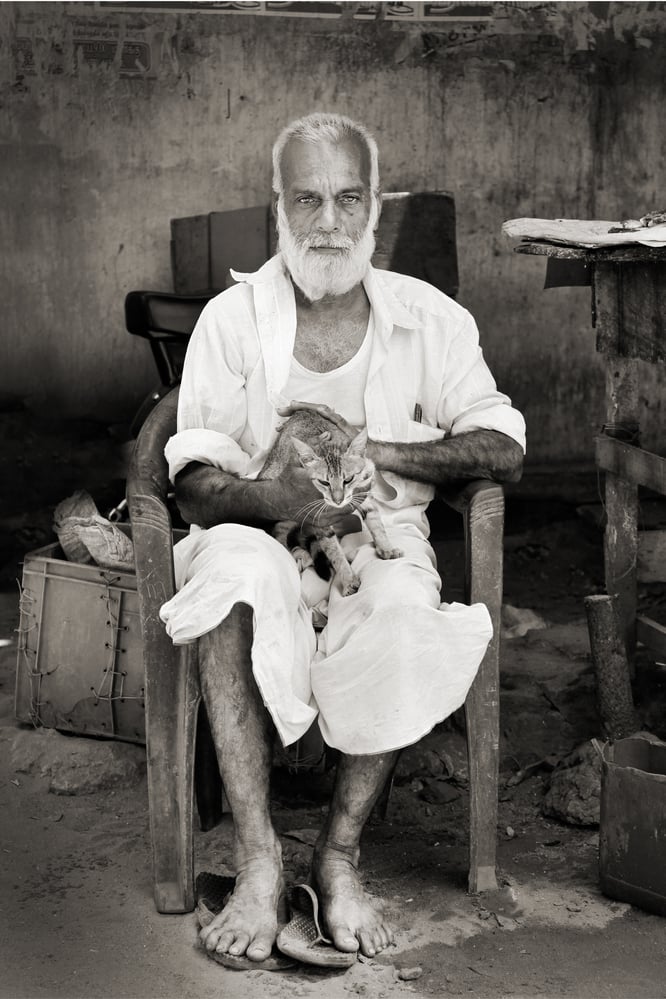 Alter Mann mit Katze