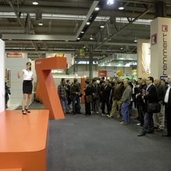 Videowall mit Erklärvideo auf Messe
