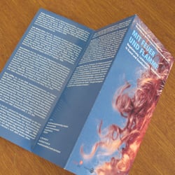 Mit Feuer und Flamme – Faltblatt/Poster