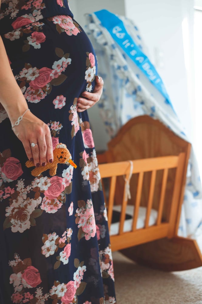 Babybauch Fotografie mit Stubenwagen