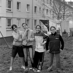 Vier freundliche Kinder