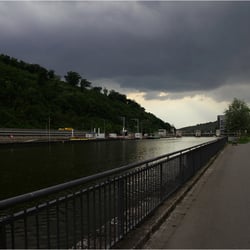 am Neckar entlang