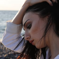 Strand. Die perfekte Frau – stark und sinnlich.