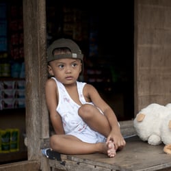 Kind auf einem Markt in Mindoro