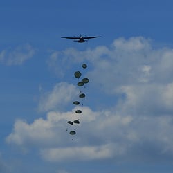 Transportflugzeug vom Typ C-160 Transall Fallschirmspringerübung 28. Juni 2018
