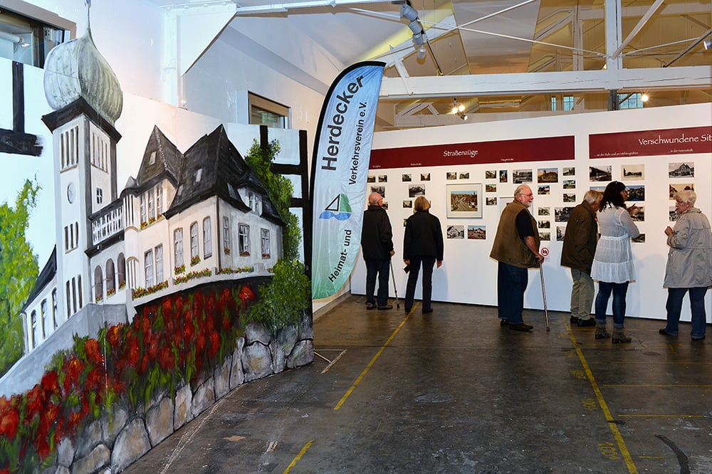 Postkartenausstellung in der Dr. Carl Dörken Galerie