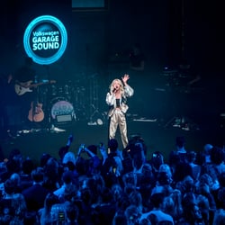 Volkswagen Garage Sound – Die Künstlerin Zara Larsson auf der Bühne