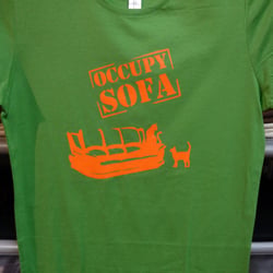 Occupy Wallstreet, Occupy Frankfurt…occupy everywhere – Katzen okkupieren lieber Sofas.